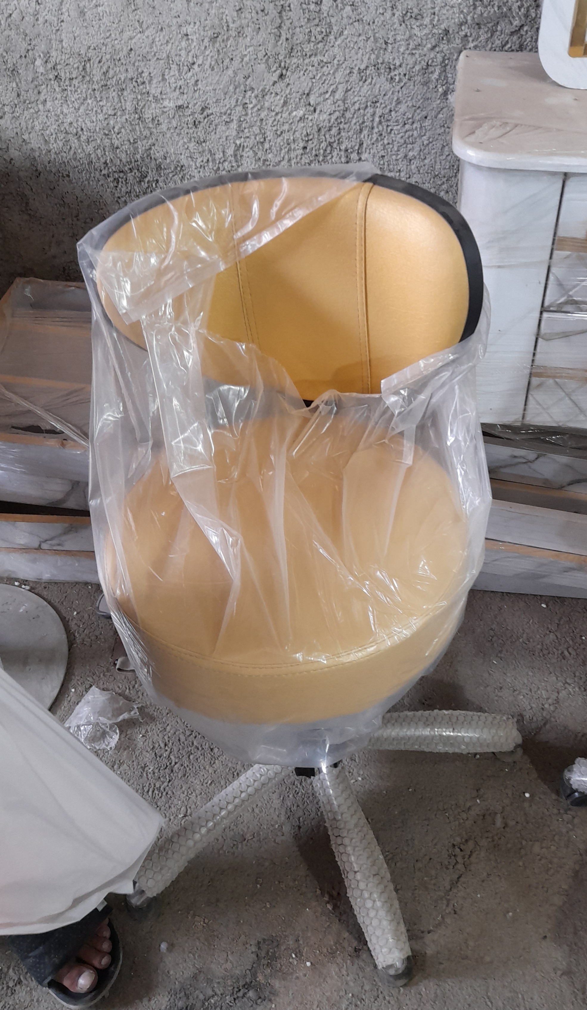 صندلی آرایشگاهی تابوره با فوم سرد و ضخیم در رنگ بندی مختلف ارسال به سراسر ایران