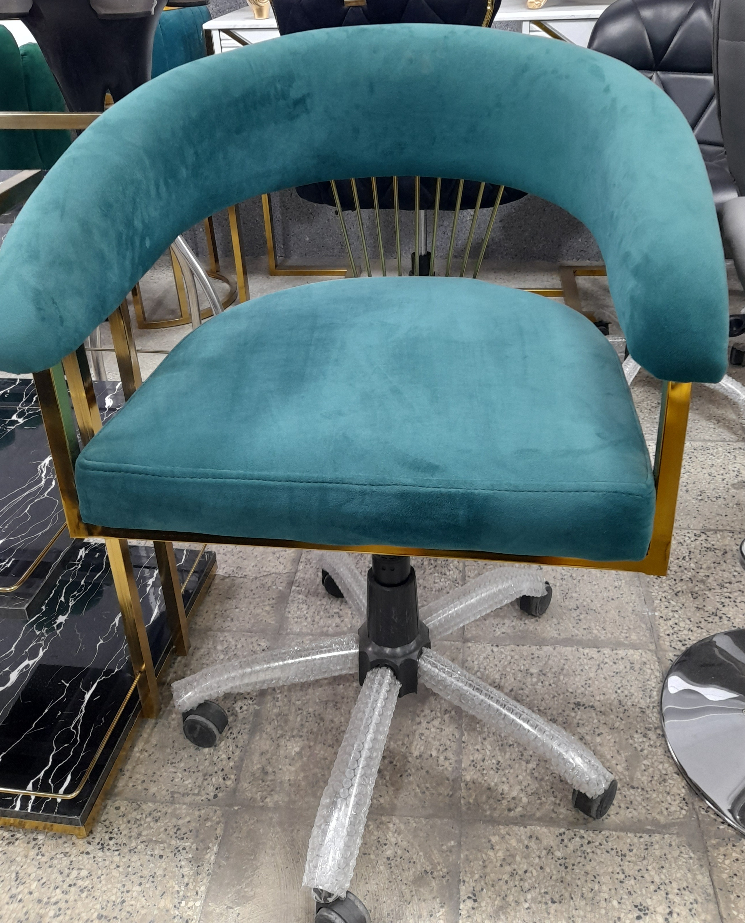صندلی آرایشگاهی سزار پایه چرخی(پارچه خارجی دیاموند)رنگ بندی مختلف ارسال به سراسر ایران