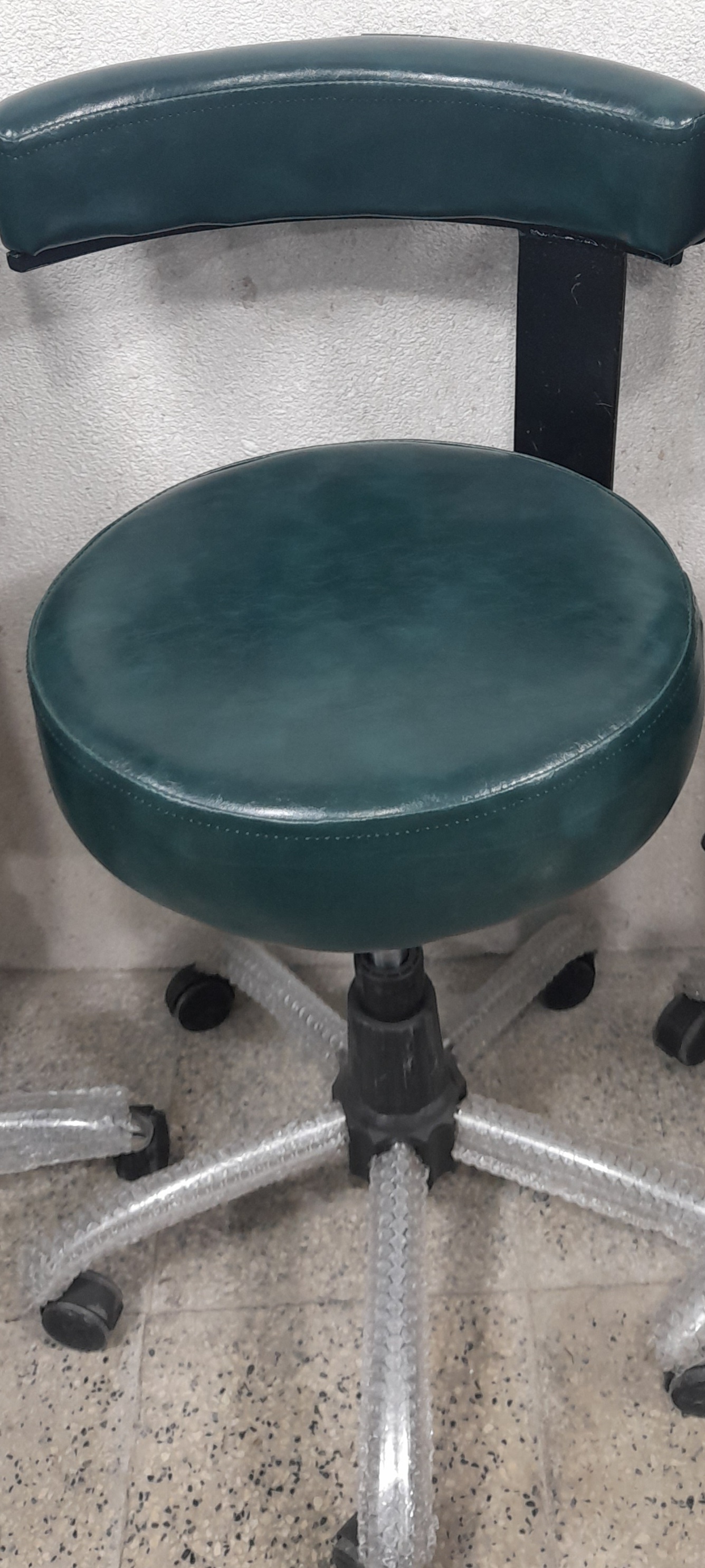 صندلی آرایشگاهی گردون زیمنسی(چرم خارجی آلگرو)رنگ بندی مختلف ارسال به سراسر ایران